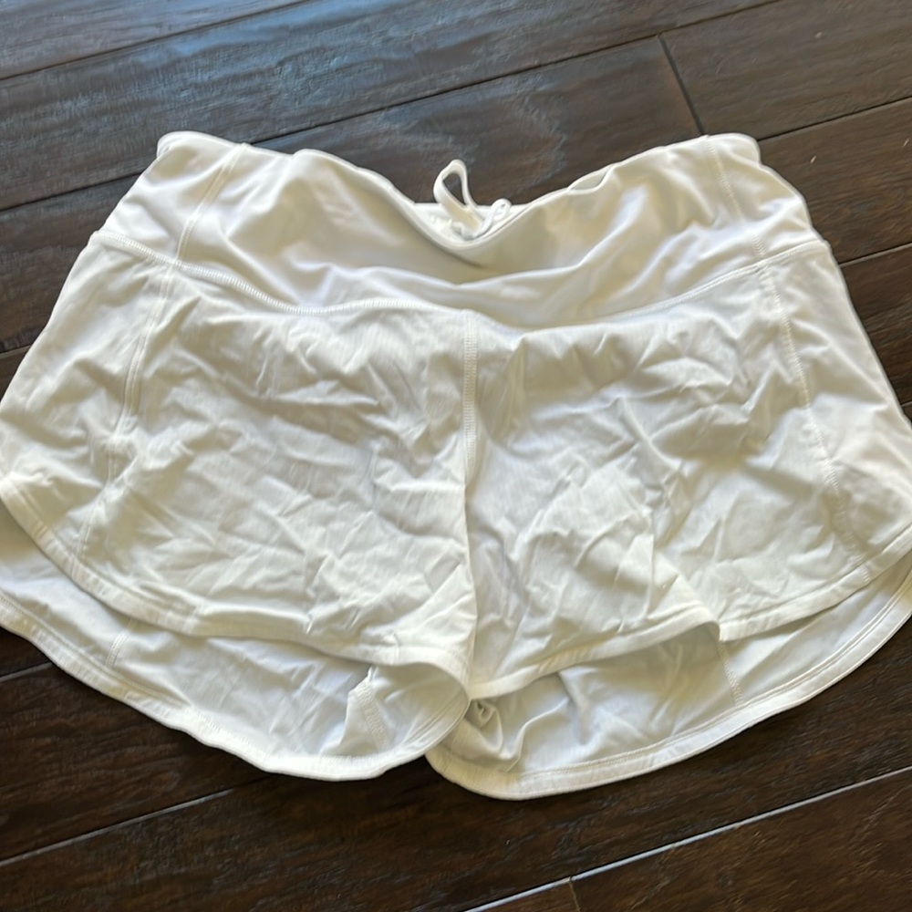 Lululemon white shorts size 6 tall